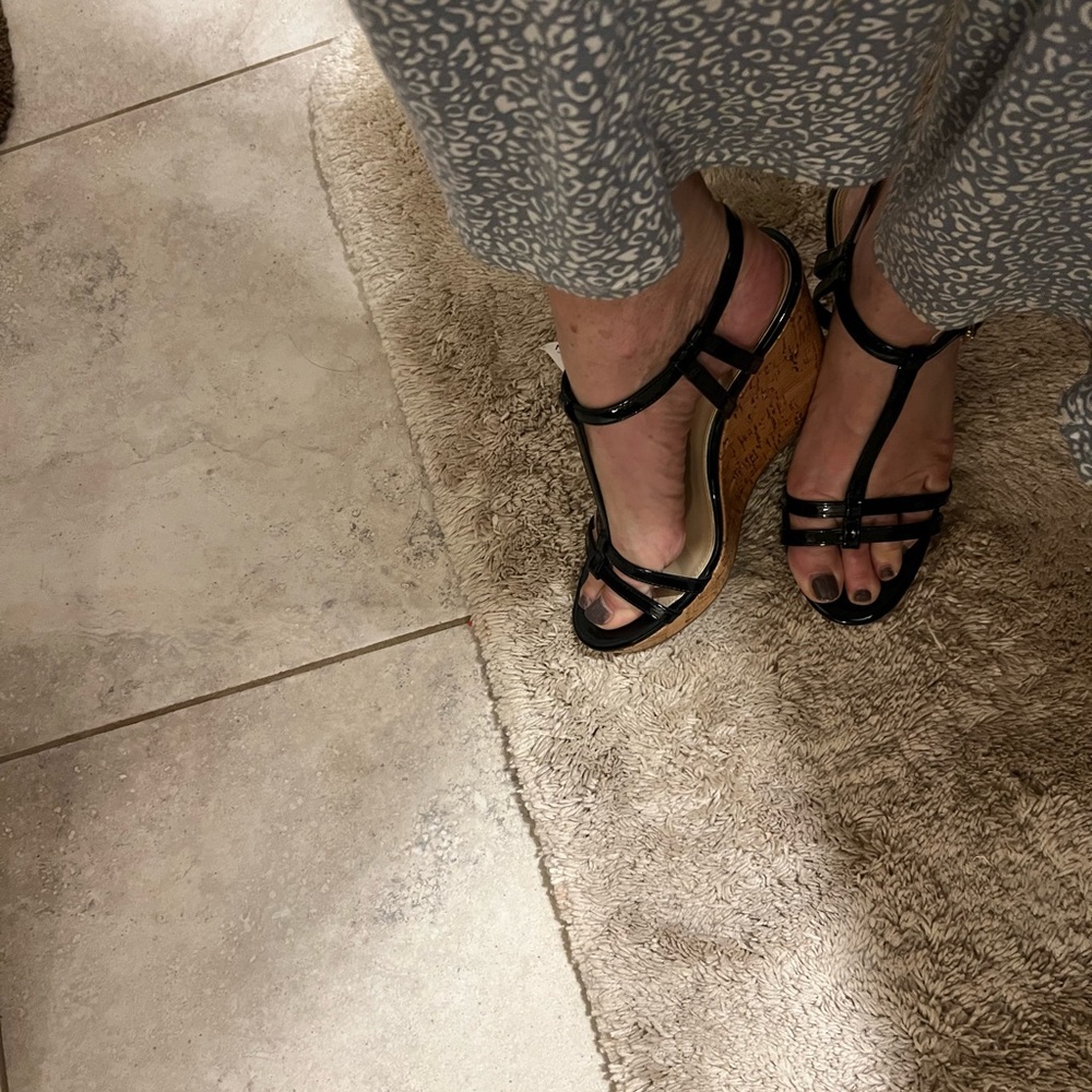 Jessica Simpson Black Wedge Sandals, new with tag, women’s 9, cute and stylish - Picture 8 of 8